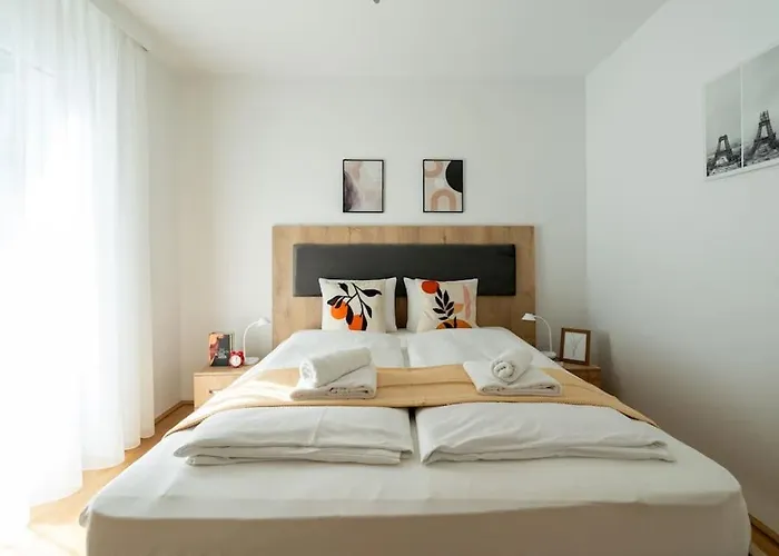 Sunny 1Br Home With Balcony By Hm