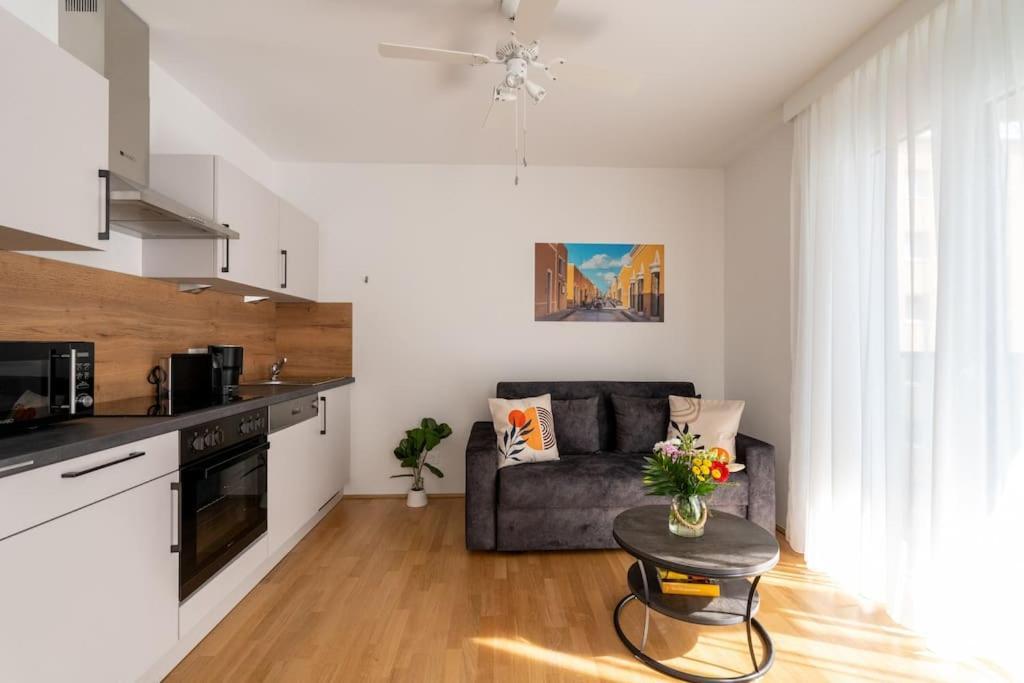 Apartment Sunny 1br With Balcony By Hm Vienna